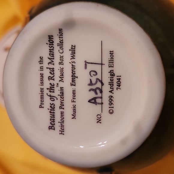 Ardleigh Elliott, Beauties of the Red  Mansion Music Box Collection - Picture 9 of 9